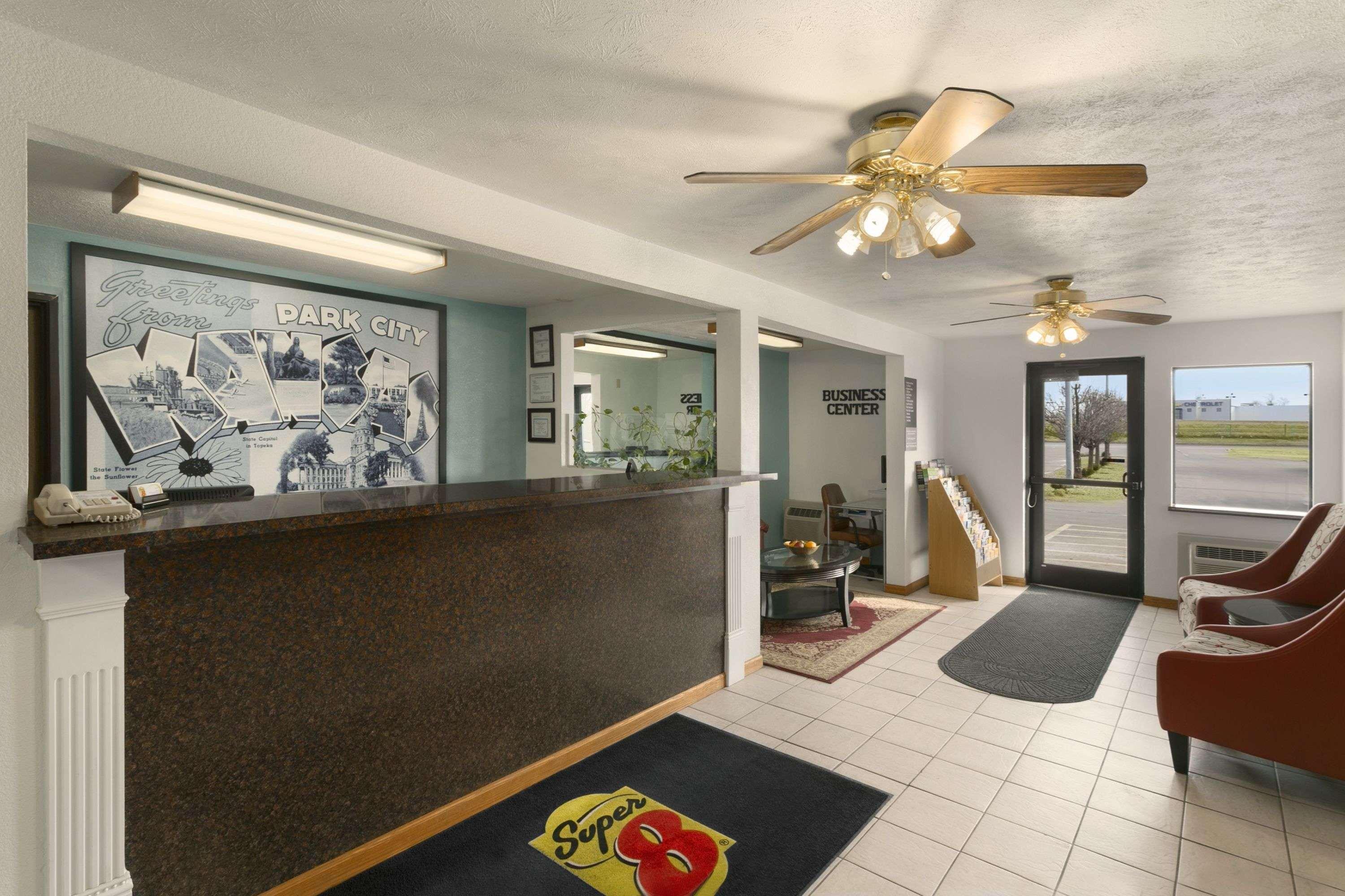 Super 8 By Wyndham Park City/North Wichita Area Экстерьер фото
