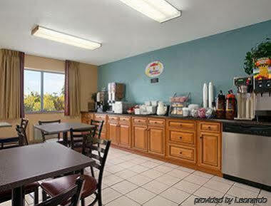 Super 8 By Wyndham Park City/North Wichita Area Экстерьер фото